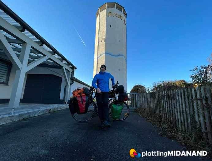 Christoph Schönlein vor dem Plattlinger Wasserturm